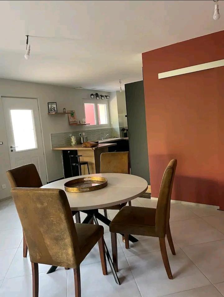 Maison Montoison Eksteriør billede